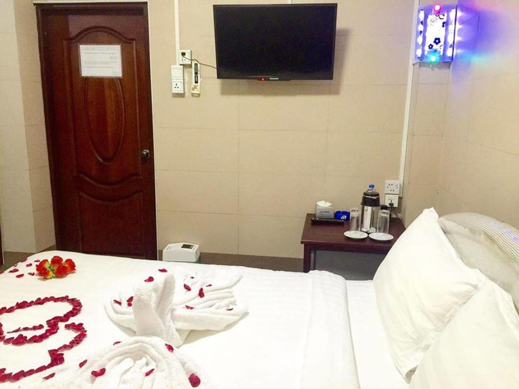 Pandora Motel Yangon Exterior foto